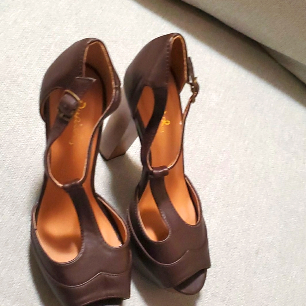 Quipid Tstrap platform Sandal 6